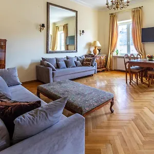 Apartment Luster I Obrazow, Warsaw